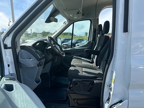 Ford Transit 9 of 30