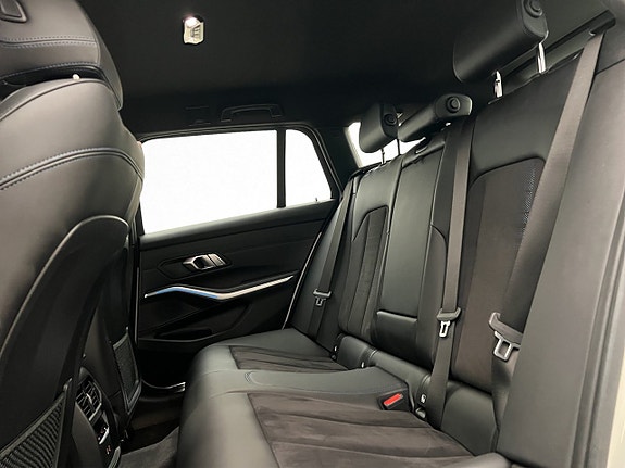 BMW 330e 18 of 30