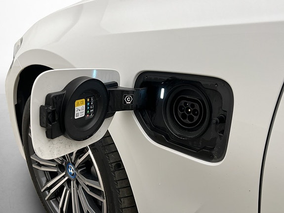 BMW 330e 19 of 30