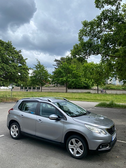 Peugeot 2008 2 of 5