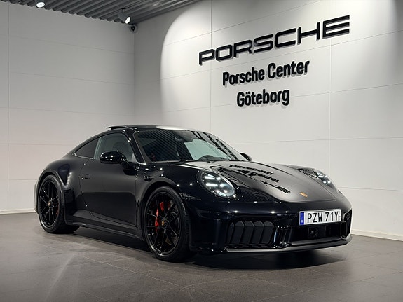 Porsche 911 Carrera 4 GTS 2 of 5