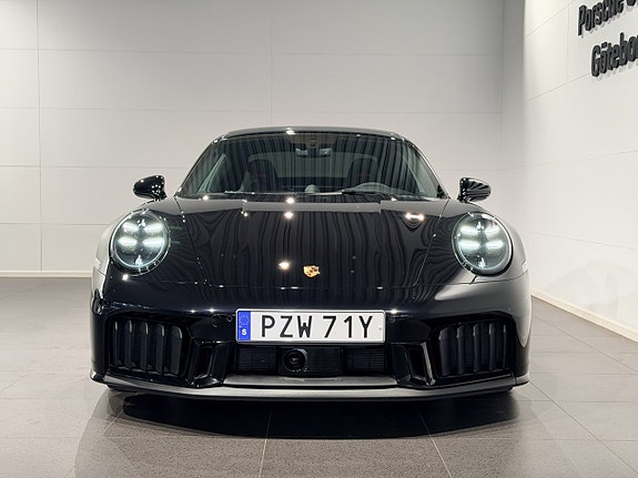 Porsche 911 Carrera 4 GTS 3 of 5