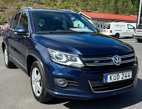 Volkswagen Tiguan 2 of 5