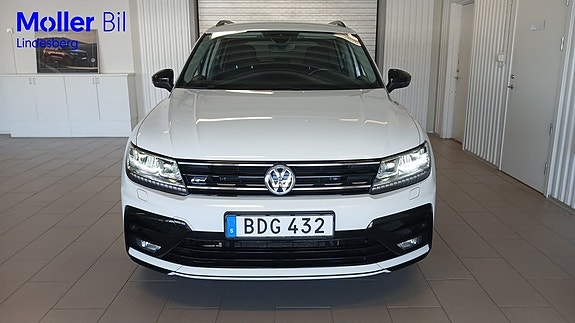 Volkswagen Tiguan 2 of 5
