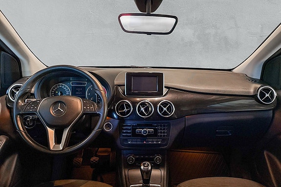 Mercedes-Benz B180 12 of 16