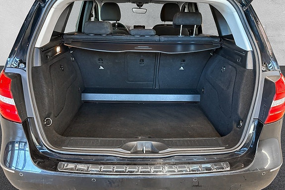 Mercedes-Benz B180 16 of 16
