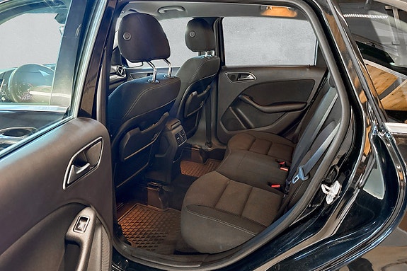 Mercedes-Benz B180 14 of 16