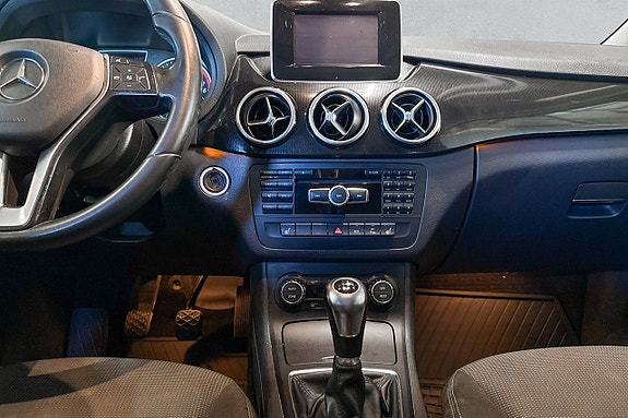 Mercedes-Benz B180 10 of 16