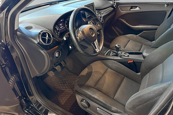 Mercedes-Benz B180 9 of 16