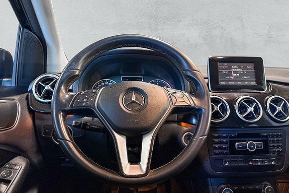 Mercedes-Benz B180 11 of 16