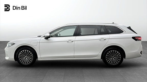 Volkswagen Passat 2 of 5