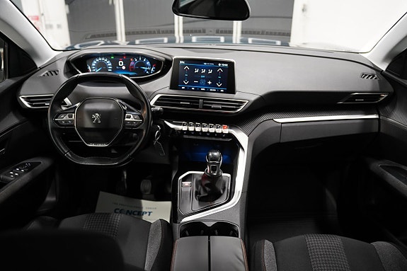 Peugeot 5008 8 of 17