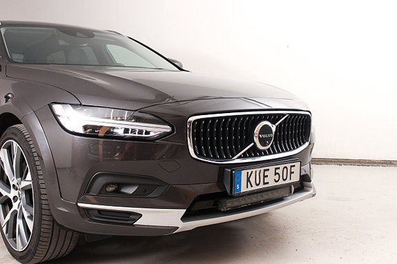 Volvo V90 Cross Country 3 of 5