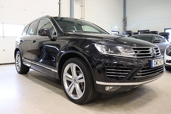 Volkswagen Touareg 3 of 5