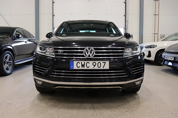 Volkswagen Touareg 2 of 5