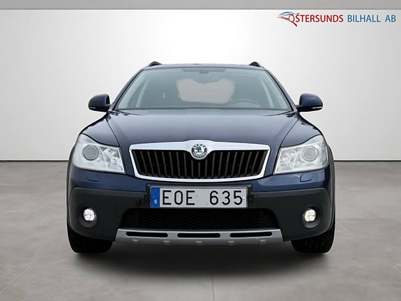 Skoda Octavia Scout 2 of 5