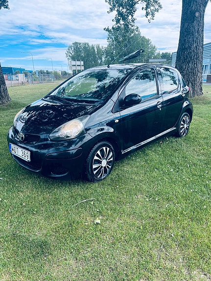 Toyota Aygo 2 of 5