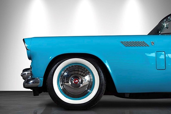 Ford Thunderbird 10 of 14