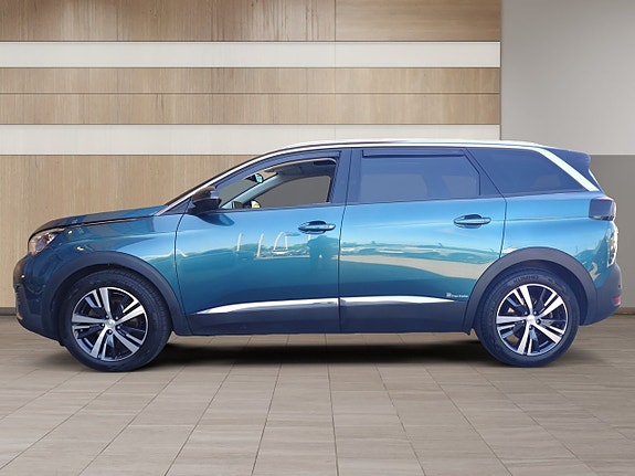 Peugeot 5008 2 of 5