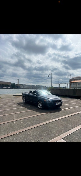 Volvo C70 2 of 5