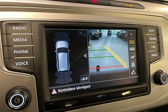 Volkswagen Passat 19 of 30