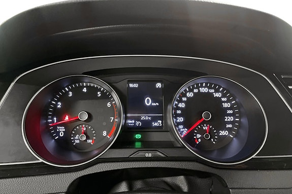 Volkswagen Passat 30 of 30