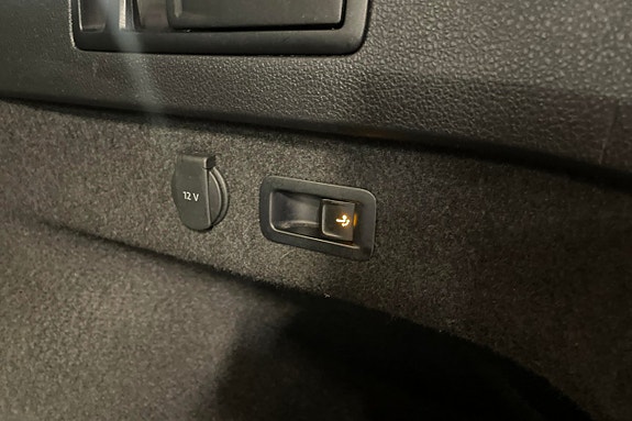 Volkswagen Passat 18 of 30