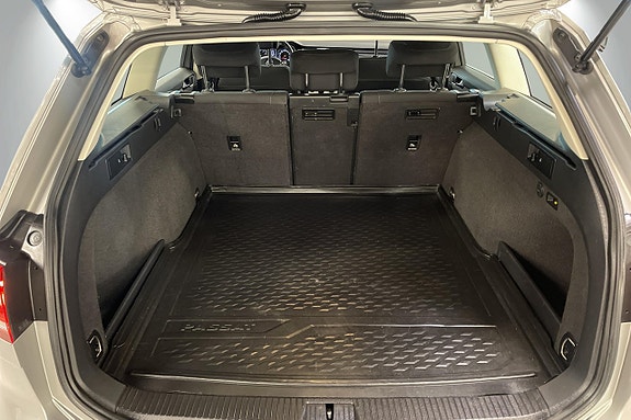Volkswagen Passat 17 of 30