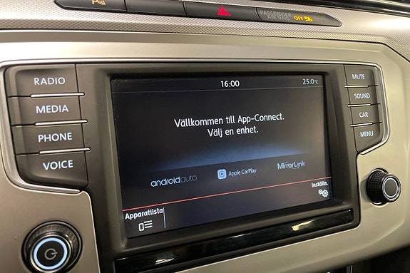 Volkswagen Passat 20 of 30