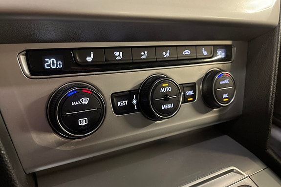 Volkswagen Passat 21 of 30