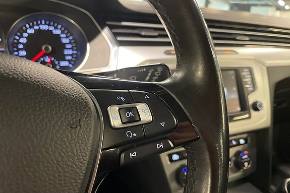 Volkswagen Passat 24 of 30