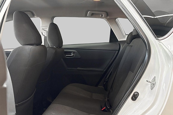 Toyota Auris 7 of 14