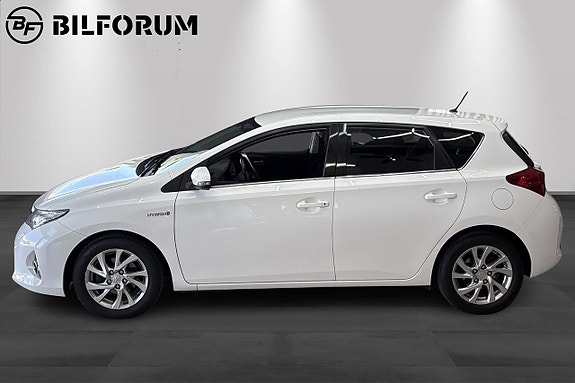 Toyota Auris 2 of 14