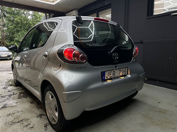 Toyota Aygo 3 of 5