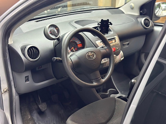 Toyota Aygo 7 of 10
