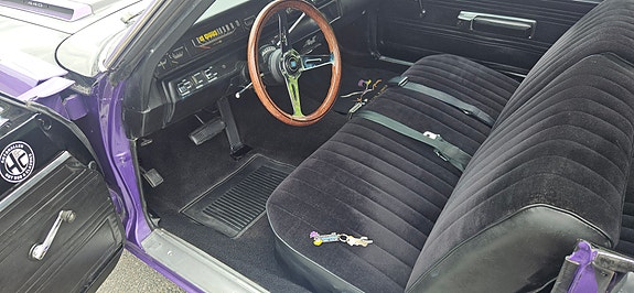 Plymouth Roadrunner 4 of 5
