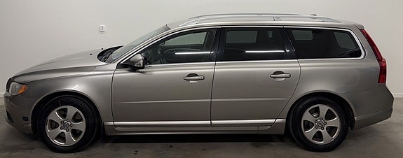 Volvo V70 2 of 14