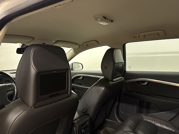 Volvo V70 10 of 14