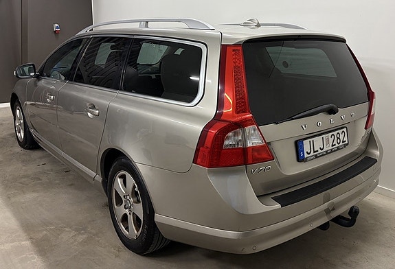 Volvo V70 3 of 14