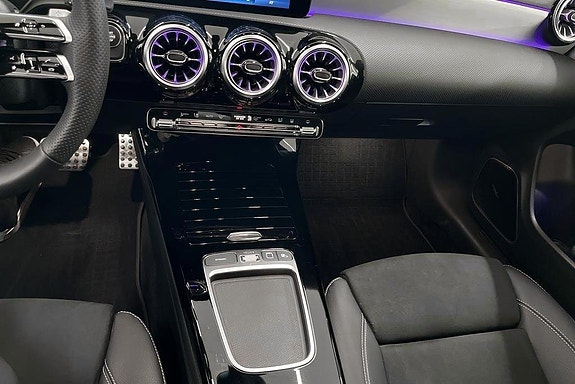 Mercedes-Benz CLA250 e 12 of 18