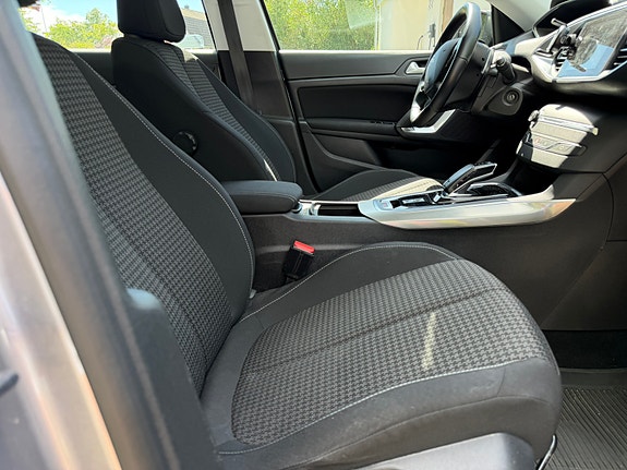 Peugeot 308 3 of 5