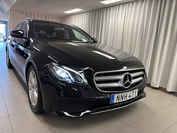 Mercedes-Benz E200 2 of 5