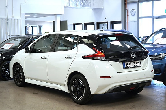 Nissan Leaf 3 of 5