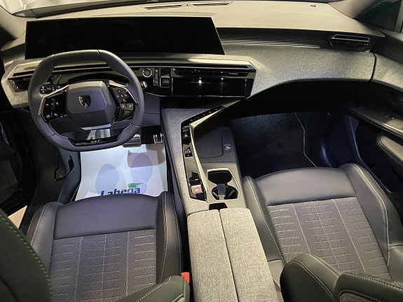 Peugeot 5008 10 of 23