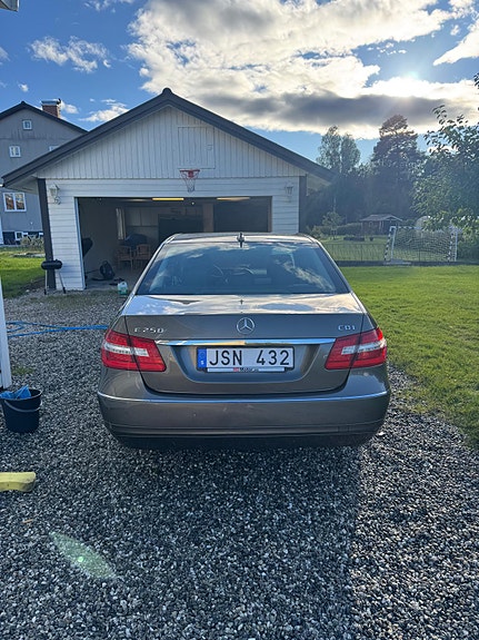 Mercedes-Benz E250 5 of 5