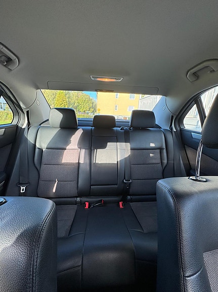 Mercedes-Benz E250 3 of 5