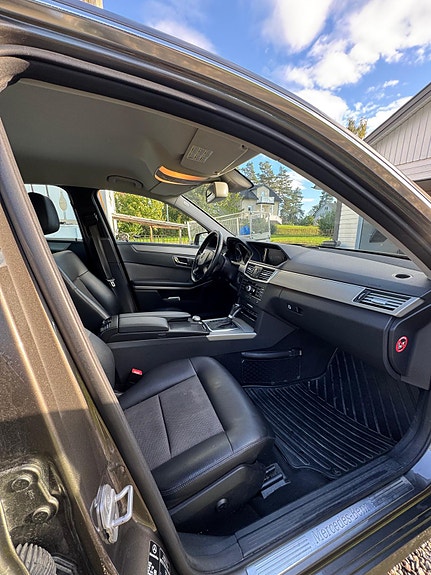 Mercedes-Benz E250 2 of 5