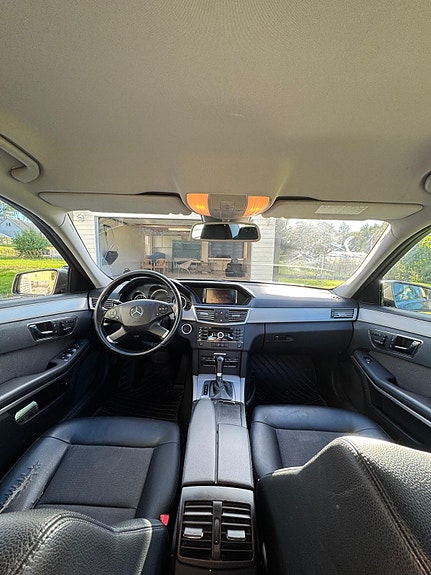 Mercedes-Benz E250 4 of 5