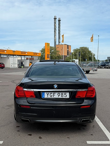 BMW 730 4 of 5