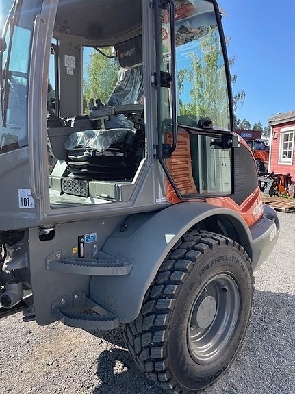 HYR ELLER HYRKÖP DIN SNÖRÖJARE DIREKT AV IMPORTÖREN 7 of 8